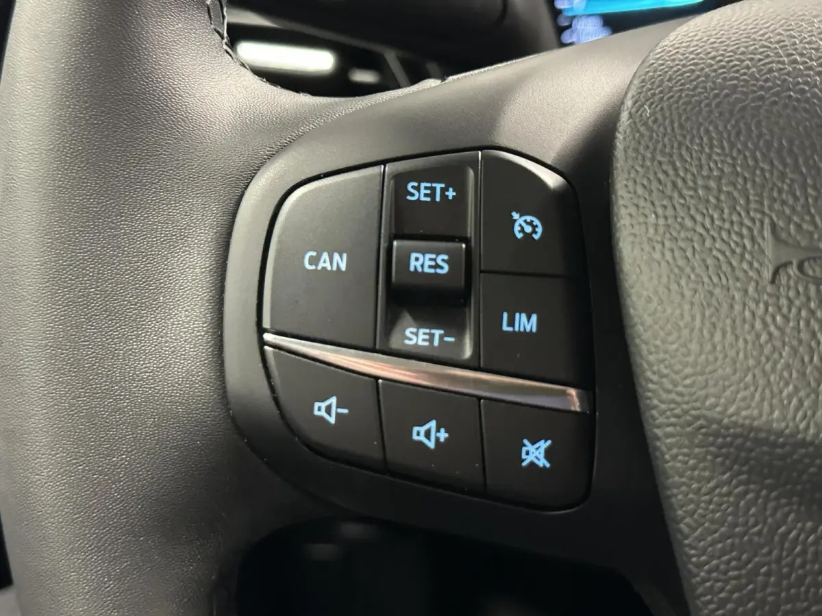 1.0 EcoBoost Connected NAVI CARPLAY CRUISE LM 50000 KM.