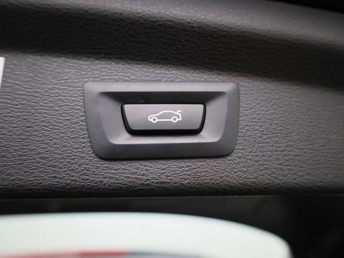 xDrive25e | Automaat | Head-up Display | Achteruitrijcamera | Parkeersensoren |