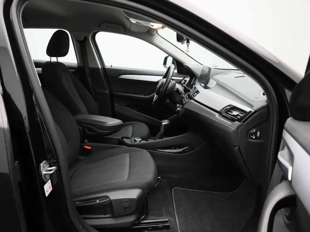 xDrive25e | Automaat | Head-up Display | Achteruitrijcamera | Parkeersensoren |