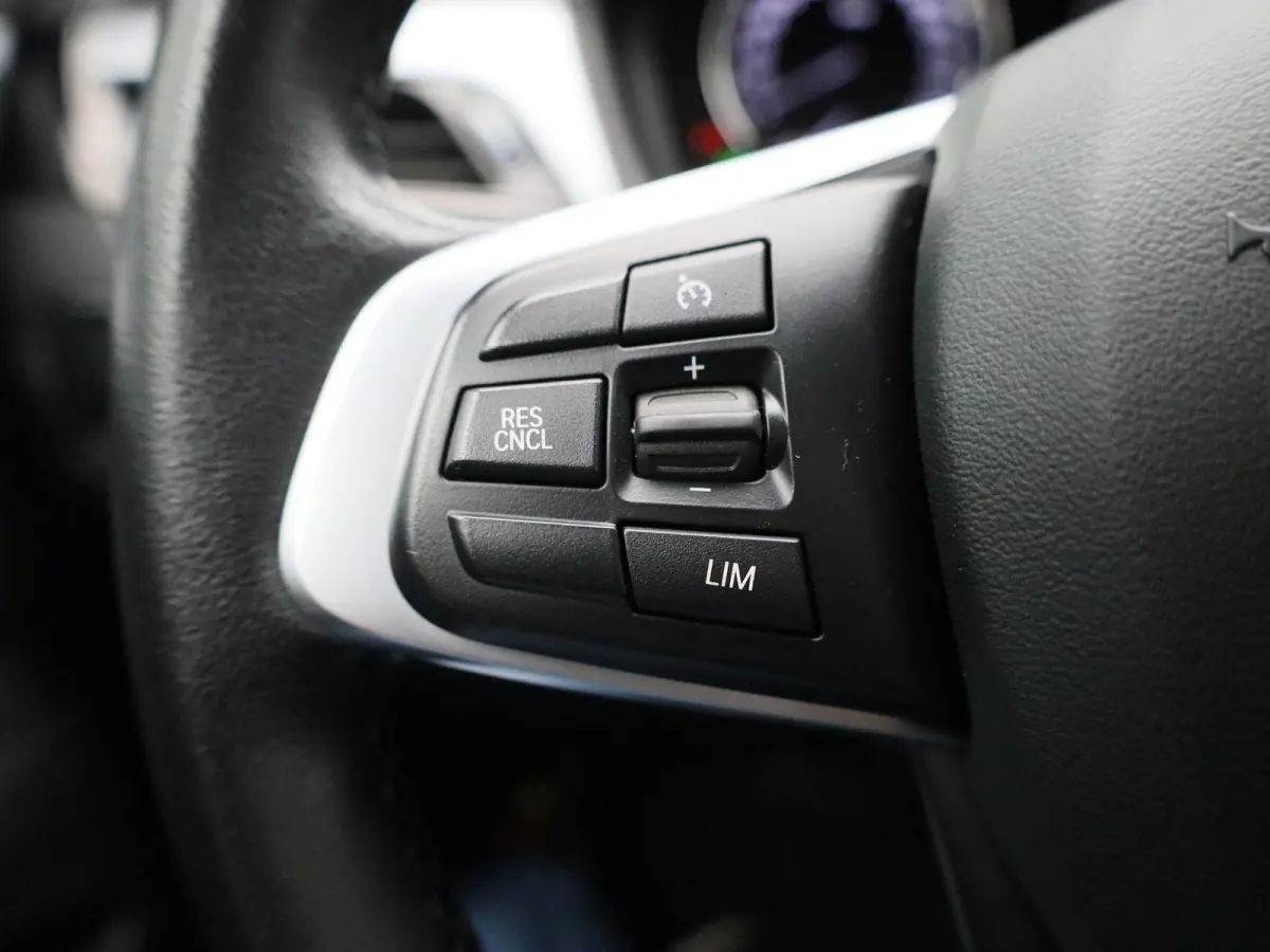 xDrive25e | Automaat | Head-up Display | Achteruitrijcamera | Parkeersensoren |