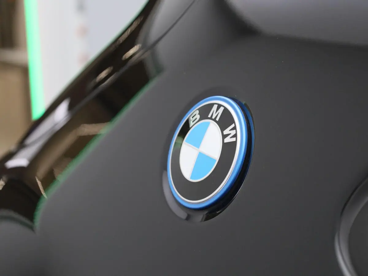 xDrive25e | Automaat | Head-up Display | Achteruitrijcamera | Parkeersensoren |