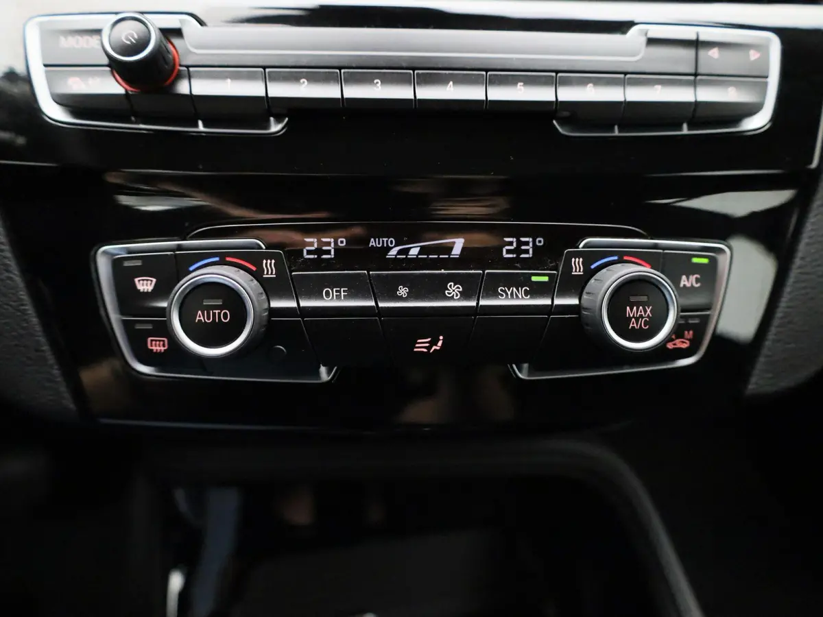 xDrive25e | Automaat | Head-up Display | Achteruitrijcamera | Parkeersensoren |