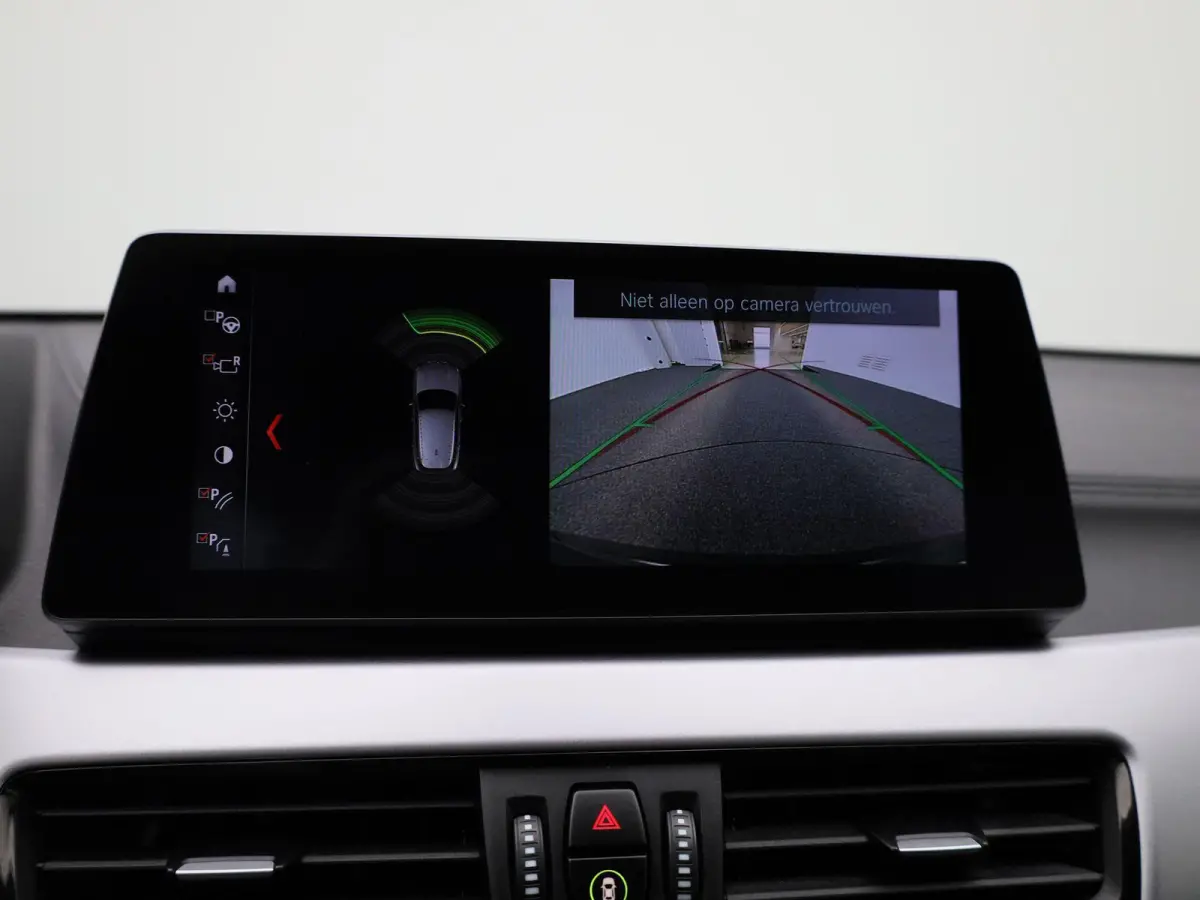 xDrive25e | Automaat | Head-up Display | Achteruitrijcamera | Parkeersensoren |