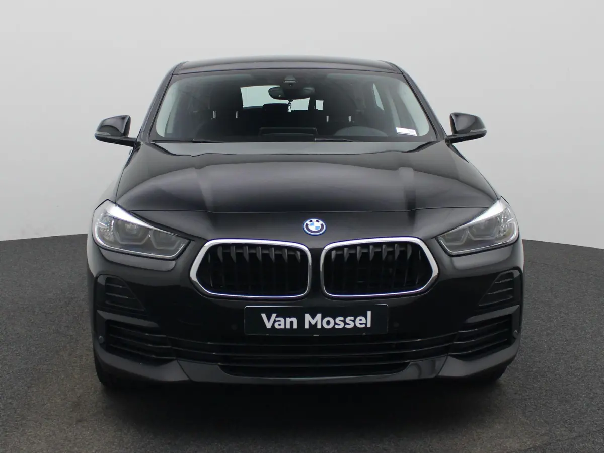 xDrive25e | Automaat | Head-up Display | Achteruitrijcamera | Parkeersensoren |