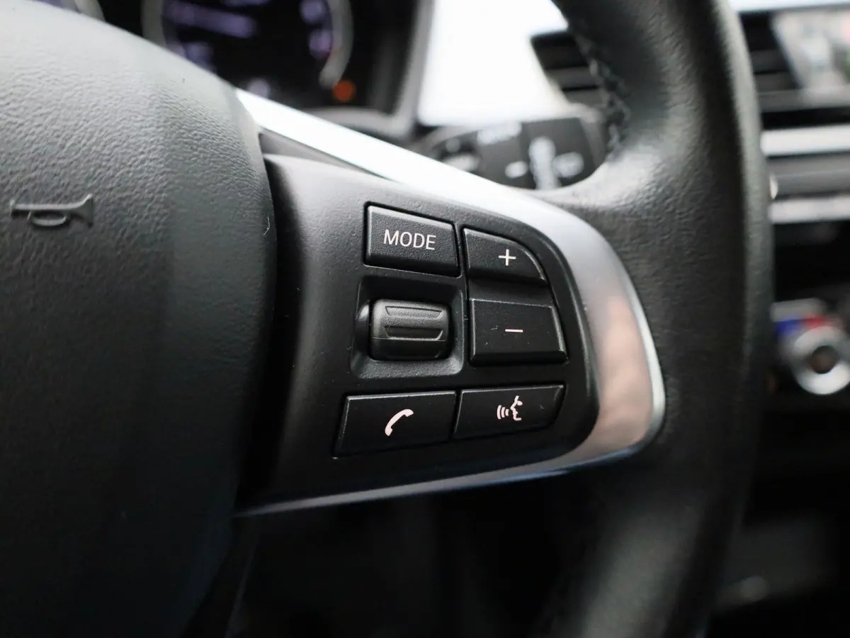 xDrive25e | Automaat | Head-up Display | Achteruitrijcamera | Parkeersensoren |