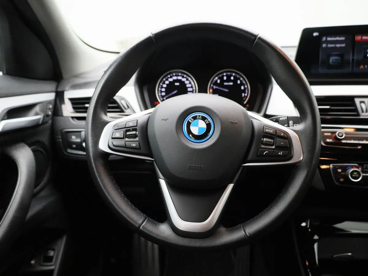 xDrive25e | Automaat | Head-up Display | Achteruitrijcamera | Parkeersensoren |