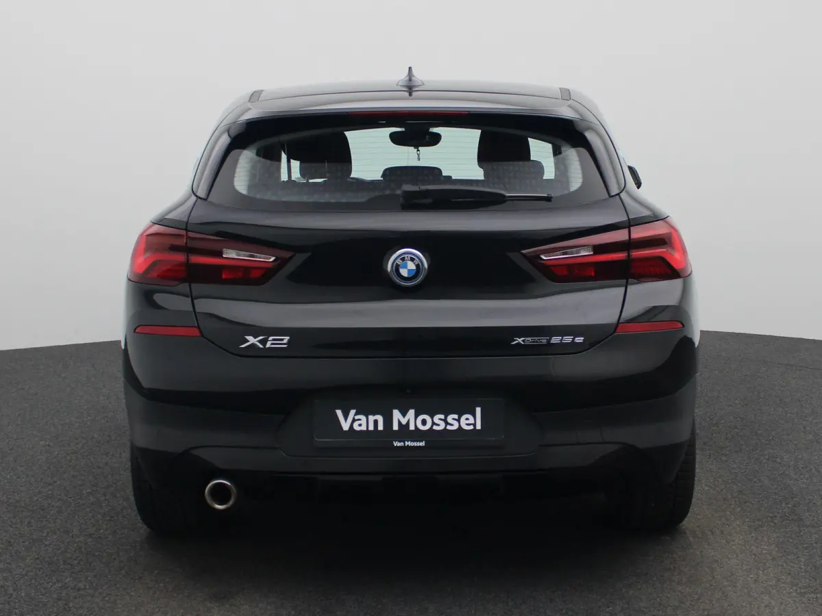 xDrive25e | Automaat | Head-up Display | Achteruitrijcamera | Parkeersensoren |
