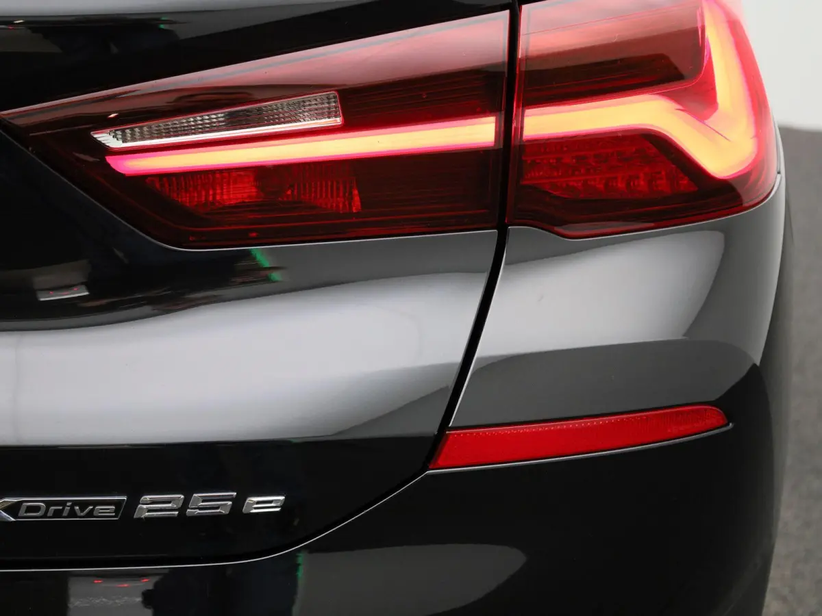 xDrive25e | Automaat | Head-up Display | Achteruitrijcamera | Parkeersensoren |