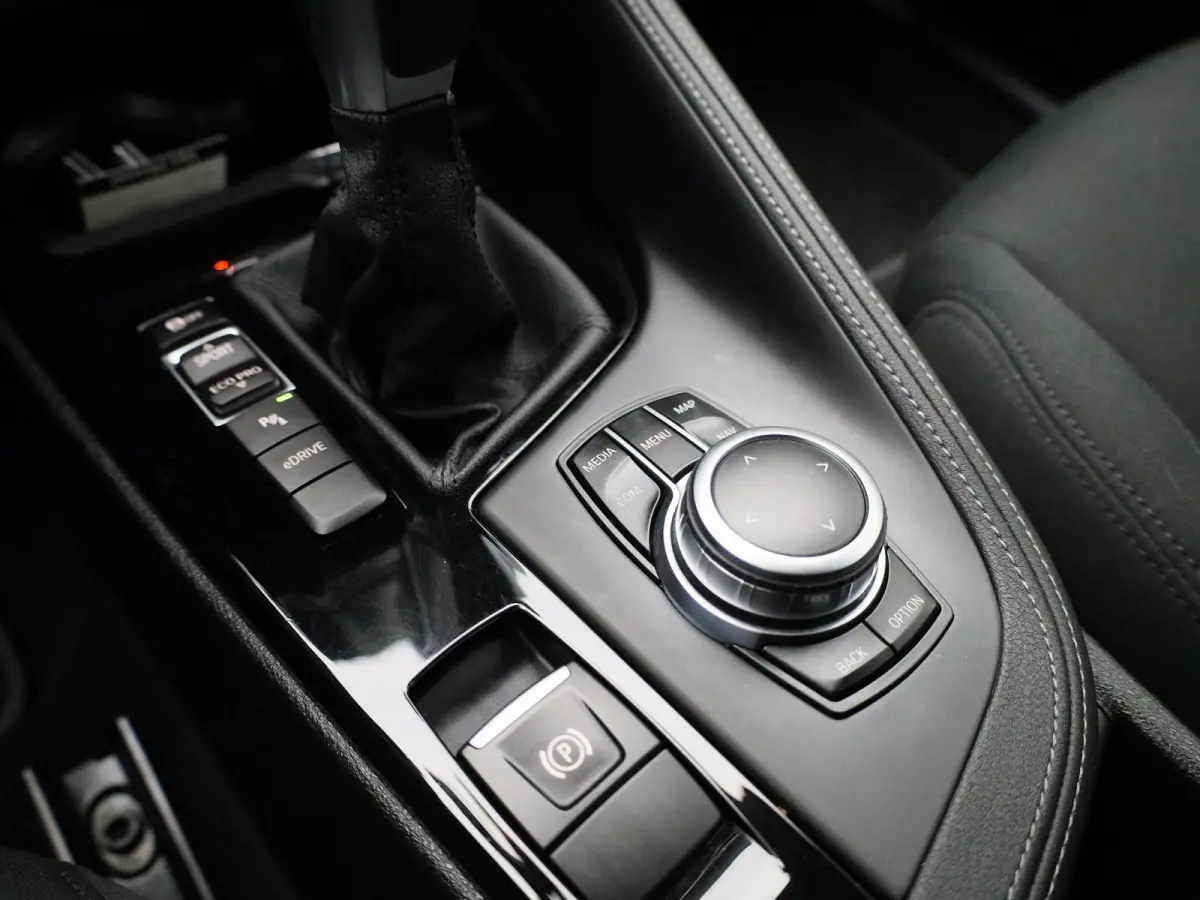 xDrive25e | Automaat | Head-up Display | Achteruitrijcamera | Parkeersensoren |