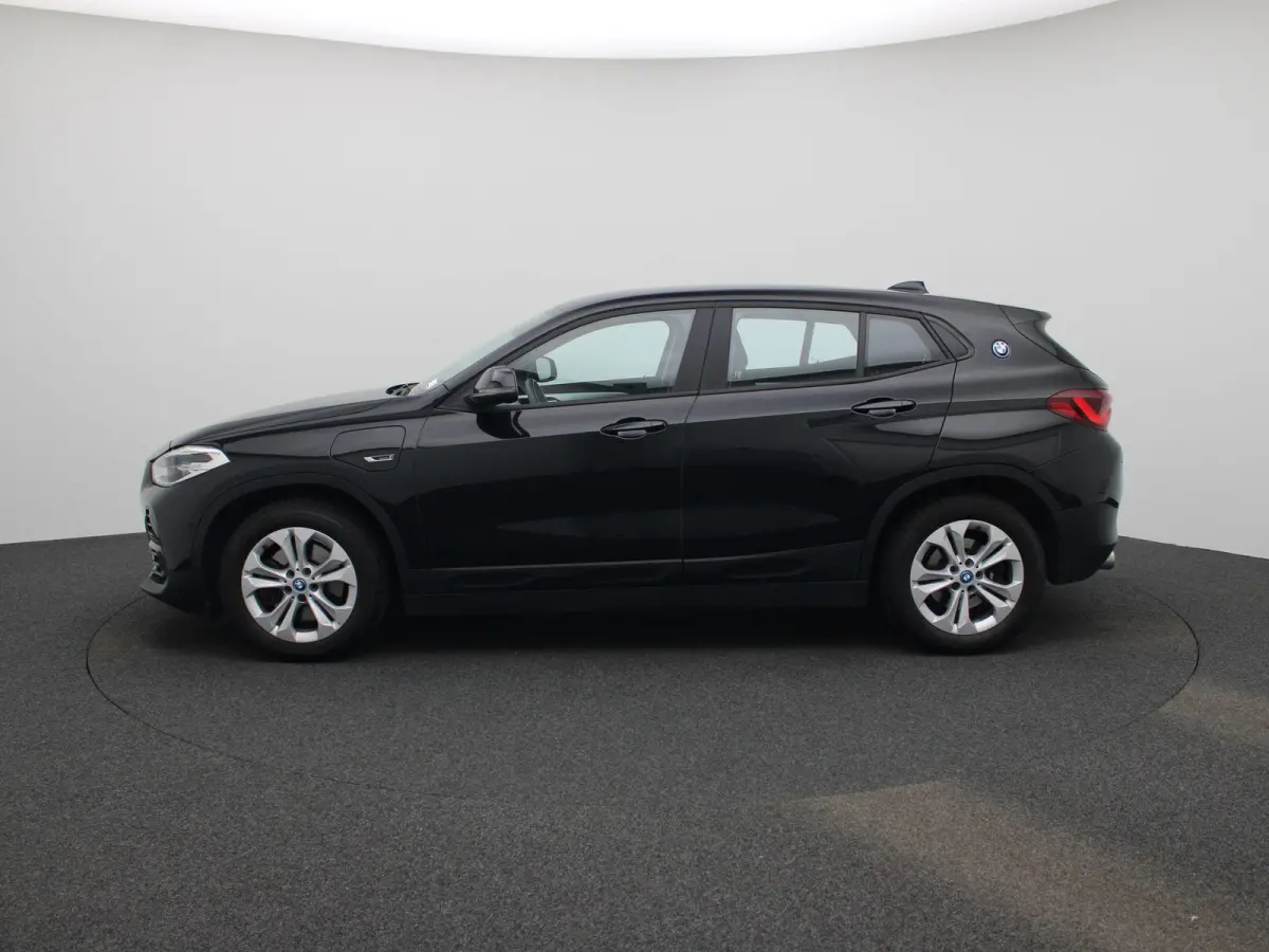 xDrive25e | Automaat | Head-up Display | Achteruitrijcamera | Parkeersensoren |