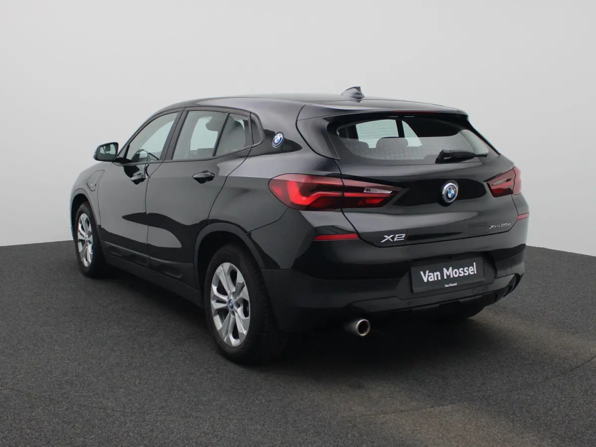 xDrive25e | Automaat | Head-up Display | Achteruitrijcamera | Parkeersensoren |