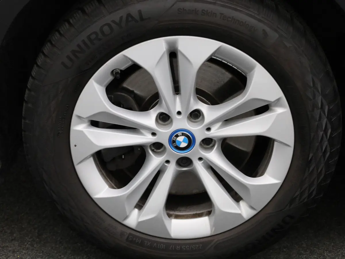 xDrive25e | Automaat | Head-up Display | Achteruitrijcamera | Parkeersensoren |
