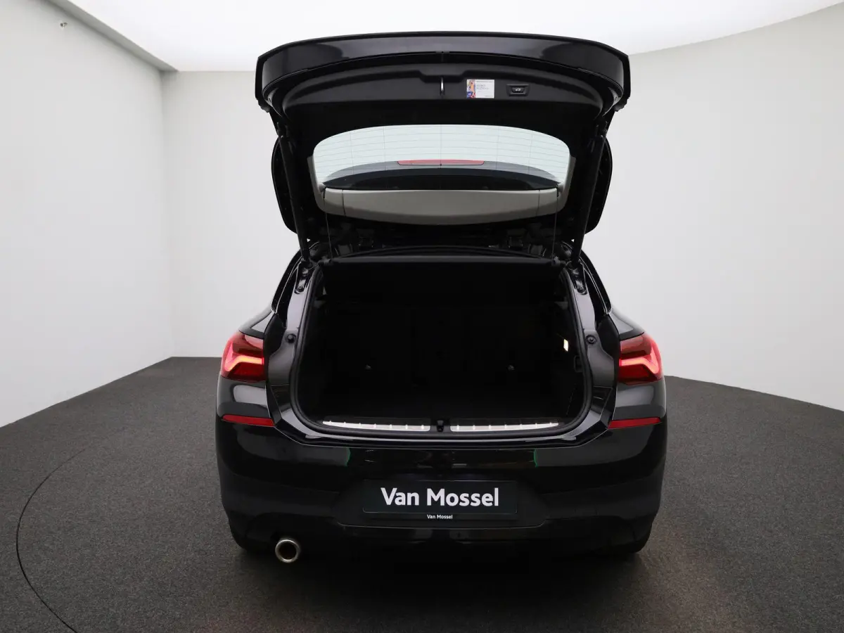 xDrive25e | Automaat | Head-up Display | Achteruitrijcamera | Parkeersensoren |
