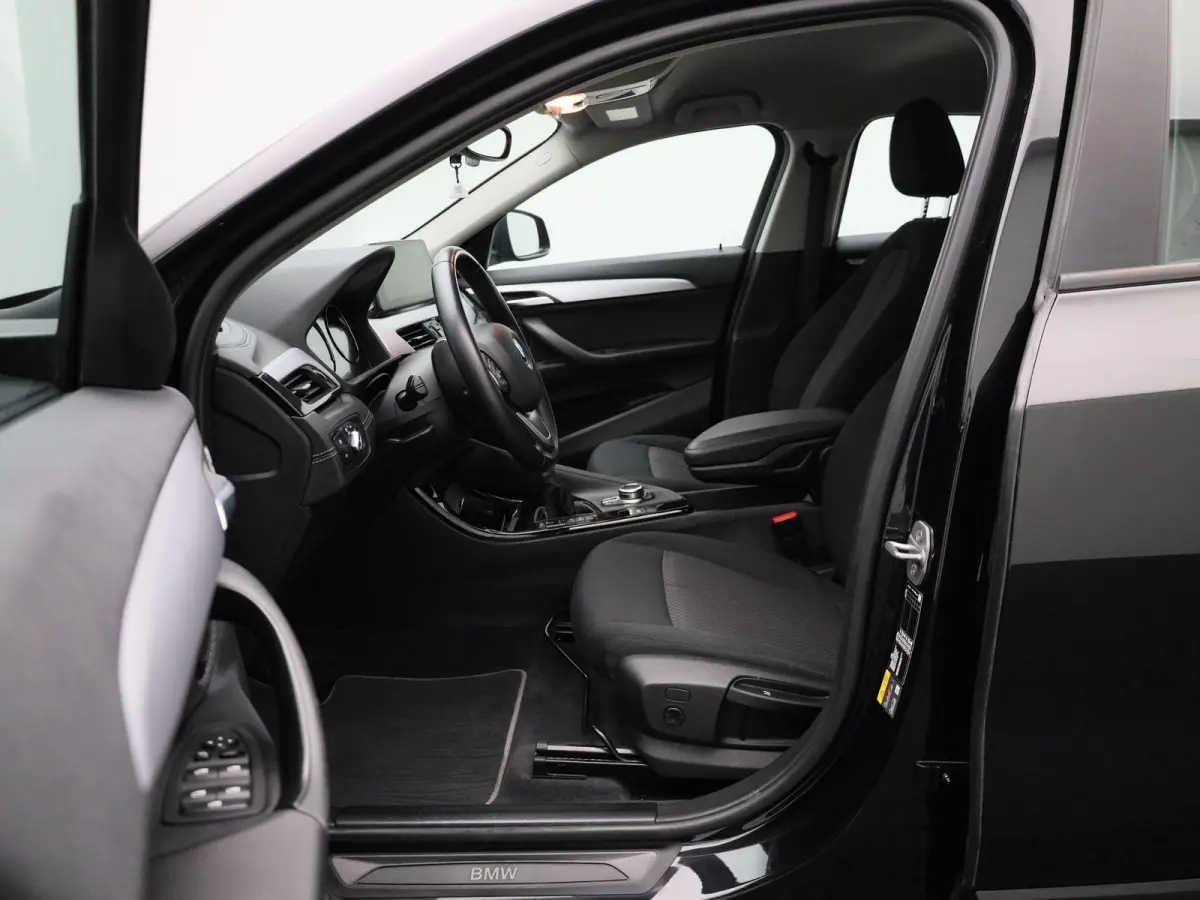 xDrive25e | Automaat | Head-up Display | Achteruitrijcamera | Parkeersensoren |