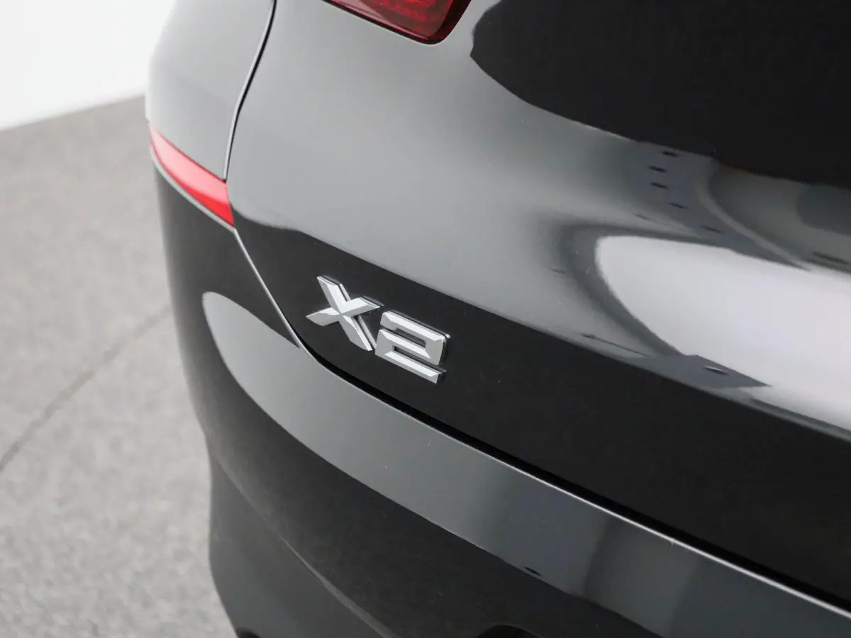 xDrive25e | Automaat | Head-up Display | Achteruitrijcamera | Parkeersensoren |
