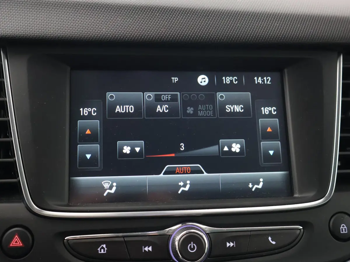 1.2 TURBO + TREKHAAK | CAMERA | DAB+ | APPLE CARPLAY | PRIVACY GLASS | LED