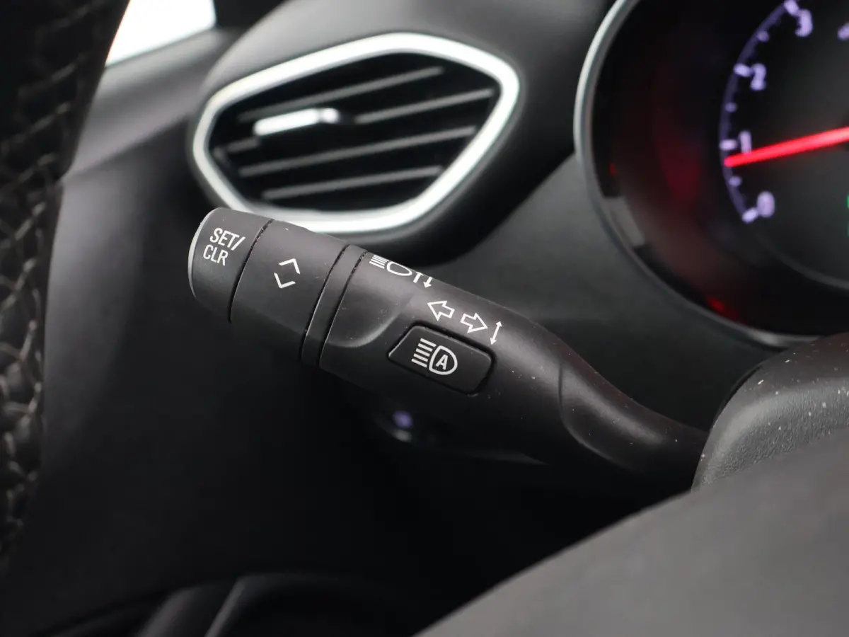 1.2 TURBO + TREKHAAK | CAMERA | DAB+ | APPLE CARPLAY | PRIVACY GLASS | LED