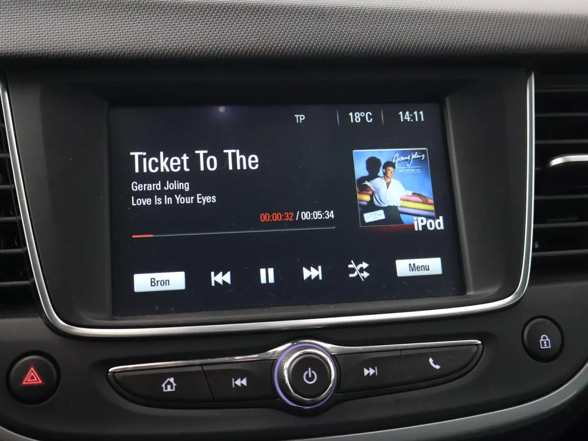 1.2 TURBO + TREKHAAK | CAMERA | DAB+ | APPLE CARPLAY | PRIVACY GLASS | LED