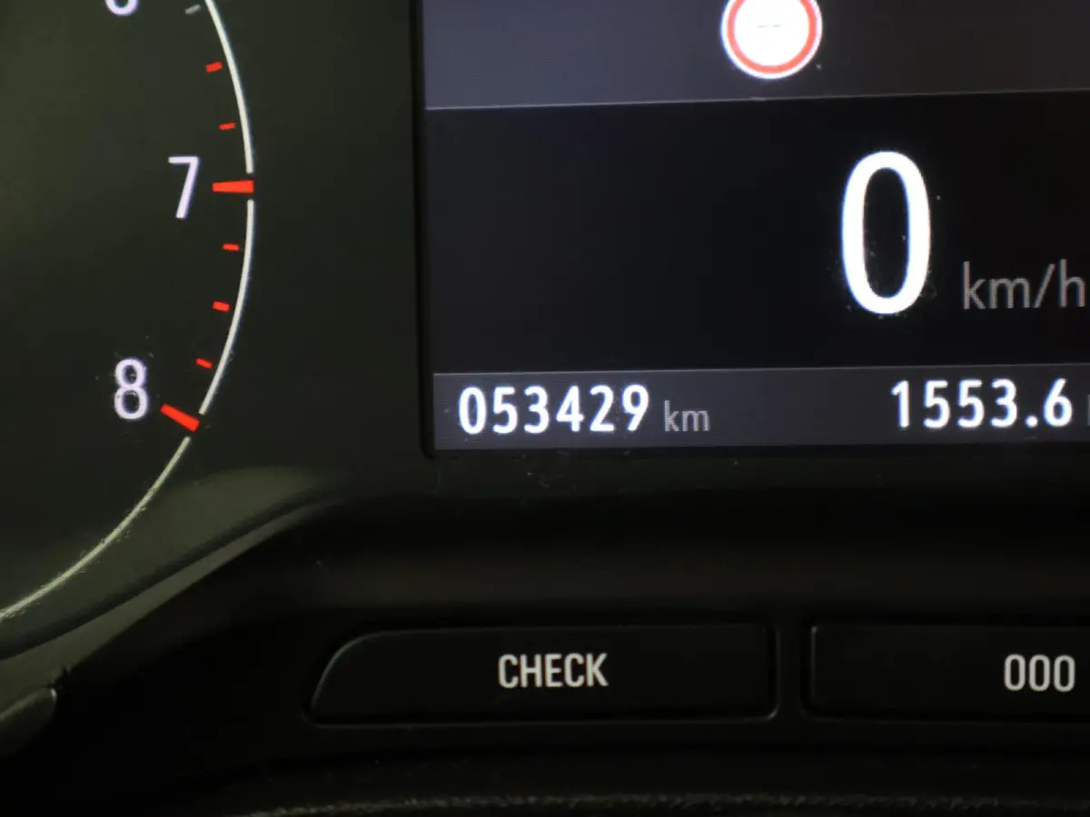 1.2 TURBO + TREKHAAK | CAMERA | DAB+ | APPLE CARPLAY | PRIVACY GLASS | LED
