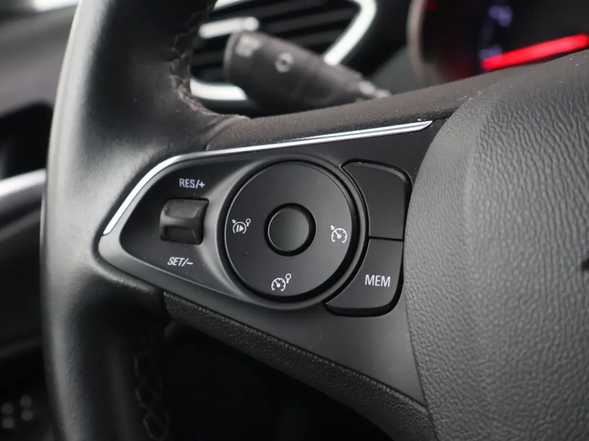 1.2 TURBO + TREKHAAK | CAMERA | DAB+ | APPLE CARPLAY | PRIVACY GLASS | LED