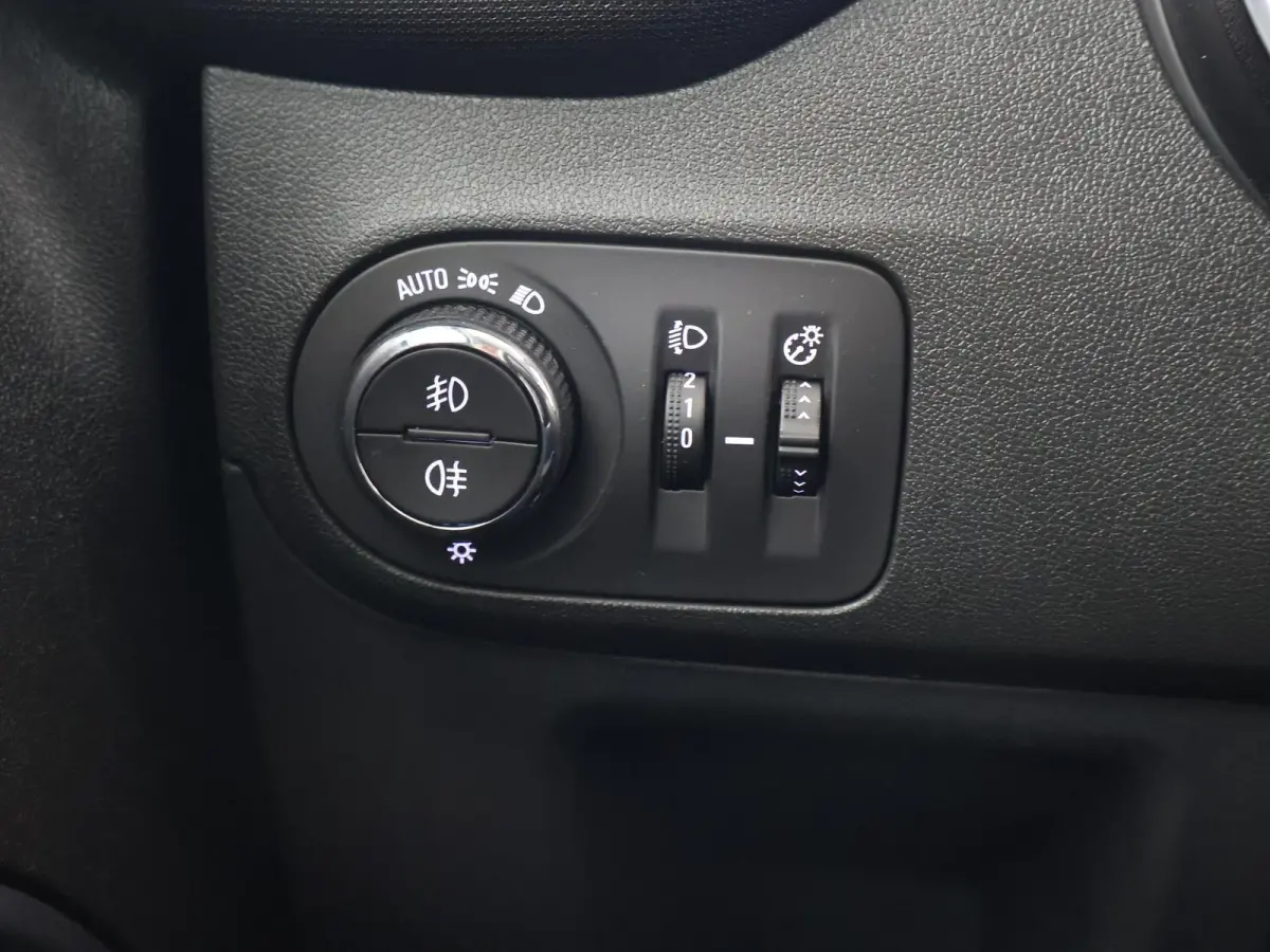 1.2 TURBO + TREKHAAK | CAMERA | DAB+ | APPLE CARPLAY | PRIVACY GLASS | LED