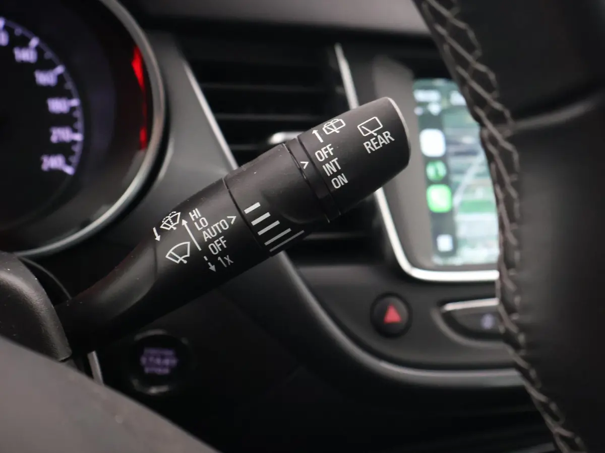 1.2 TURBO + TREKHAAK | CAMERA | DAB+ | APPLE CARPLAY | PRIVACY GLASS | LED