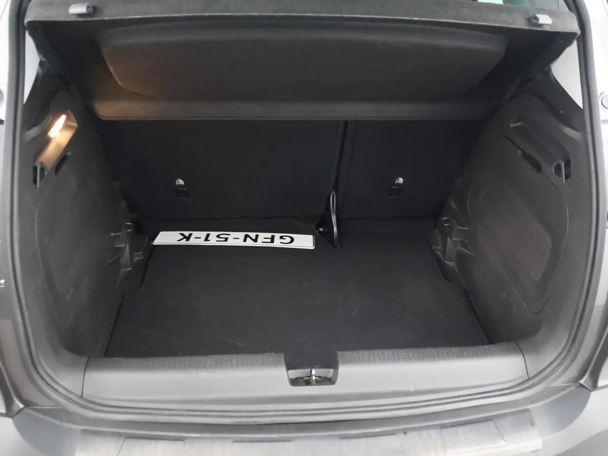 1.2 TURBO + TREKHAAK | CAMERA | DAB+ | APPLE CARPLAY | PRIVACY GLASS | LED