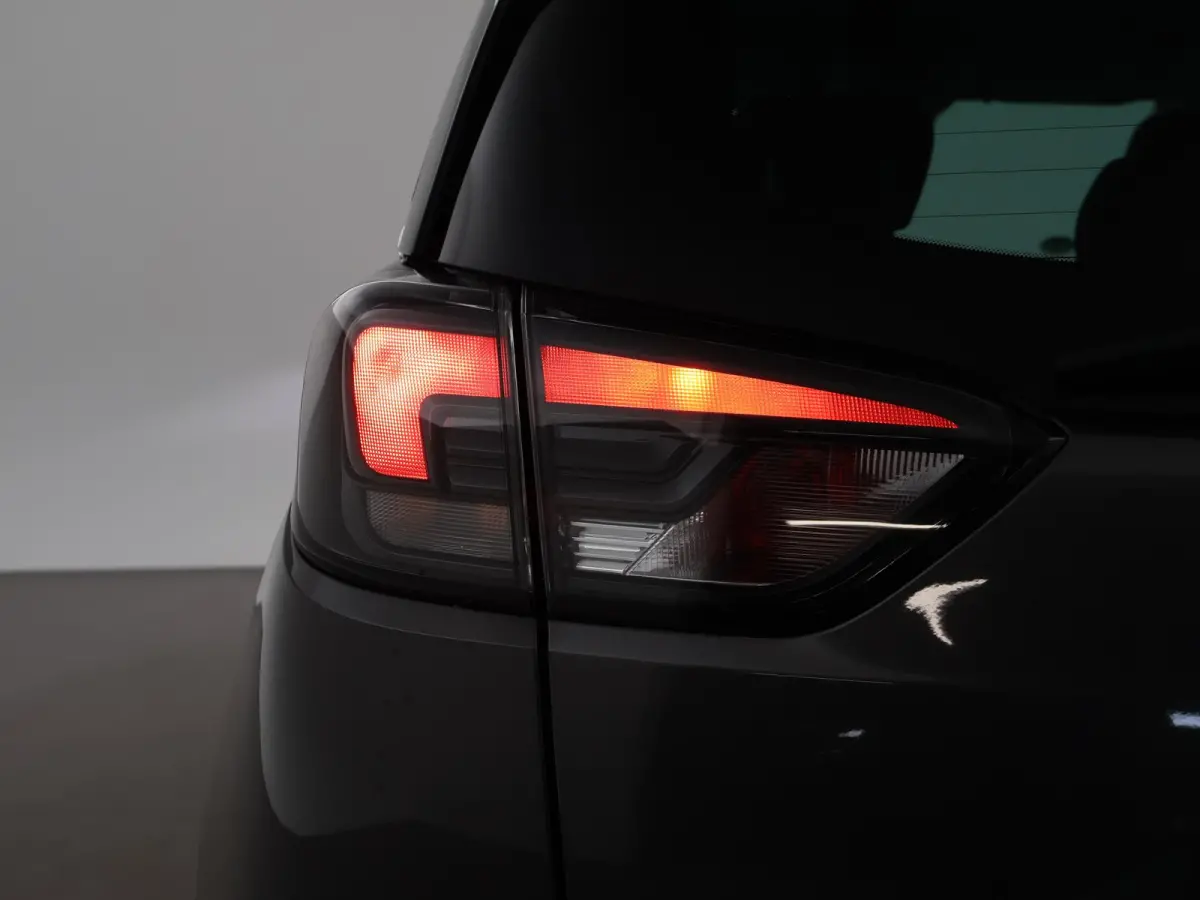 1.2 TURBO + TREKHAAK | CAMERA | DAB+ | APPLE CARPLAY | PRIVACY GLASS | LED