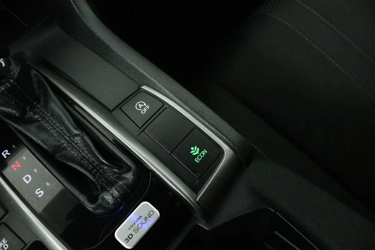 1.0 i-VTEC Elegance (TREKHAAK, DIGITALE COCKPIT, CAMERA, STOELVERWARMING, CRUISE ADAPTIEF, PARKEERSENSOREN)