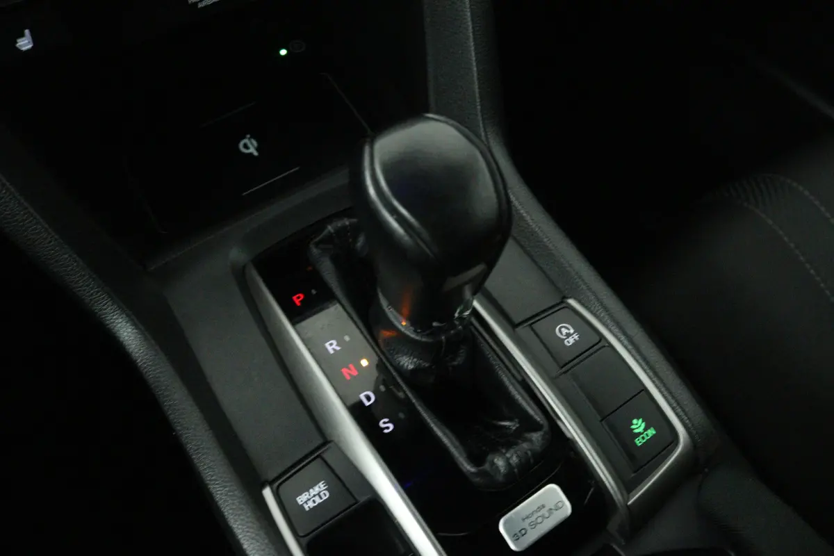 1.0 i-VTEC Elegance (TREKHAAK, DIGITALE COCKPIT, CAMERA, STOELVERWARMING, CRUISE ADAPTIEF, PARKEERSENSOREN)