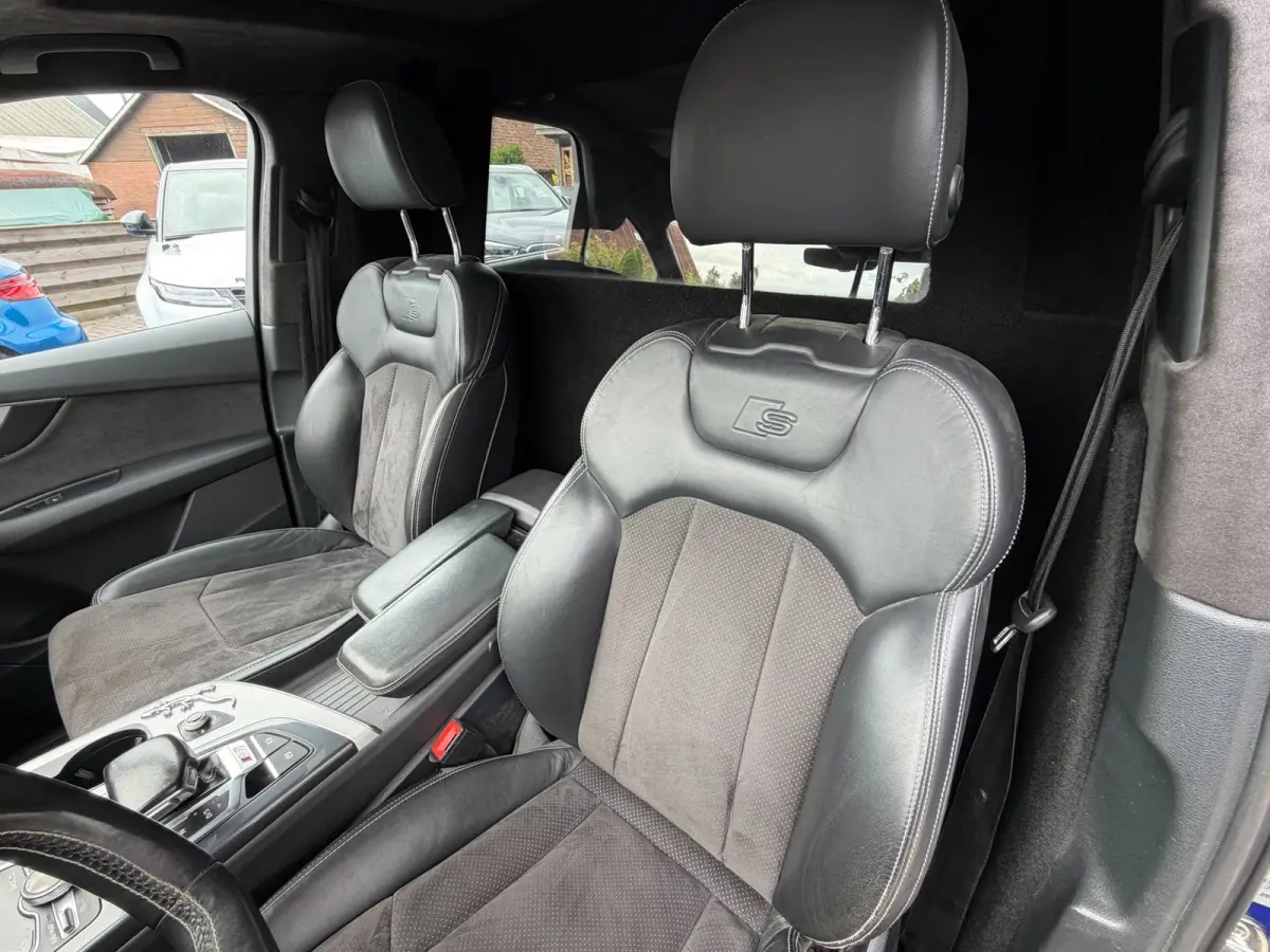 SQ7 4.0 TDI SQ7 quattro / Pano / Night Vision / AWS / Head Up / Alcantara / Grijs kenteken .