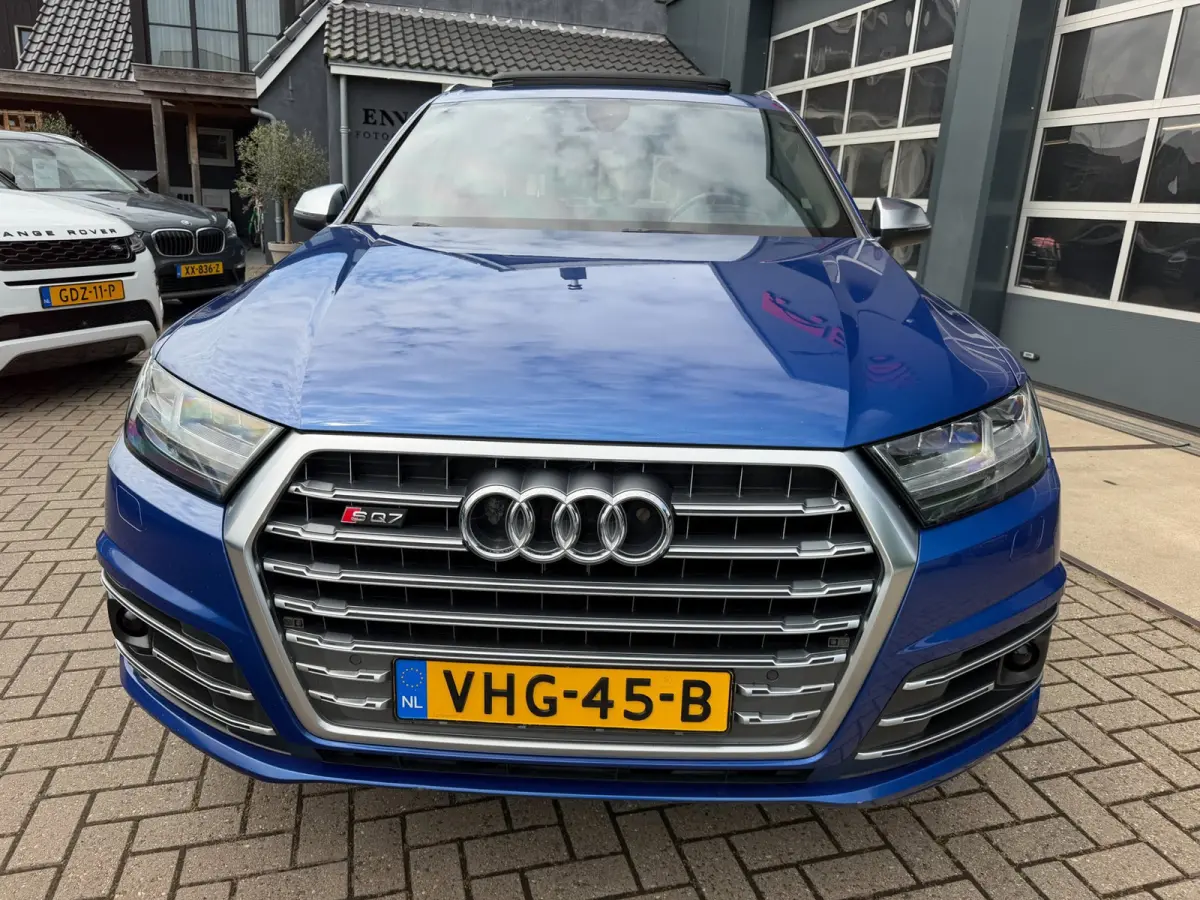 SQ7 4.0 TDI SQ7 quattro / Pano / Night Vision / AWS / Head Up / Alcantara / Grijs kenteken .