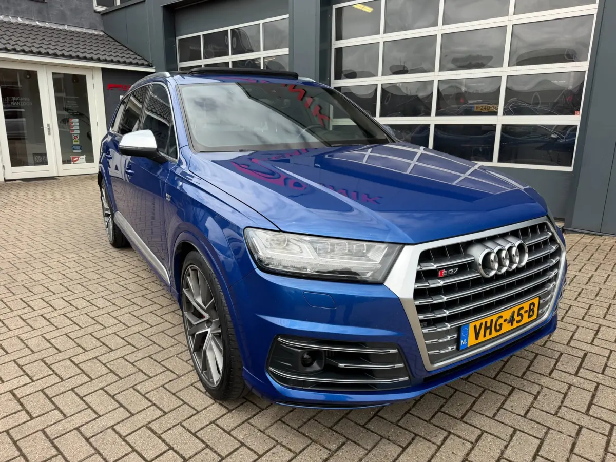 SQ7 4.0 TDI SQ7 quattro / Pano / Night Vision / AWS / Head Up / Alcantara / Grijs kenteken .