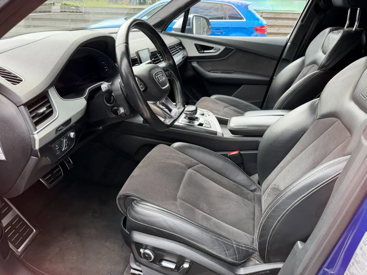 SQ7 4.0 TDI SQ7 quattro / Pano / Night Vision / AWS / Head Up / Alcantara / Grijs kenteken .