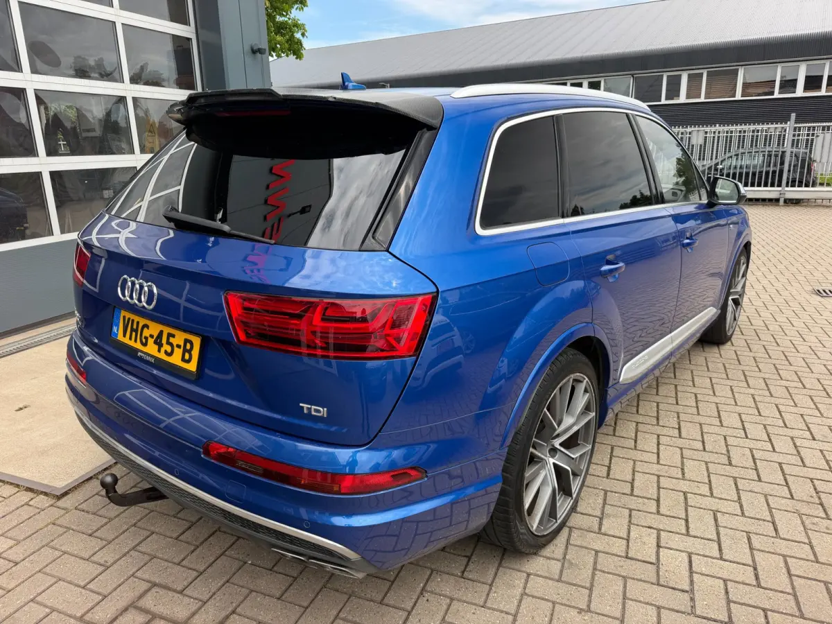 SQ7 4.0 TDI SQ7 quattro / Pano / Night Vision / AWS / Head Up / Alcantara / Grijs kenteken .