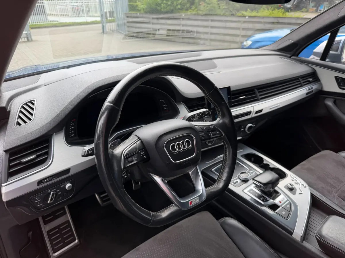 SQ7 4.0 TDI SQ7 quattro / Pano / Night Vision / AWS / Head Up / Alcantara / Grijs kenteken .
