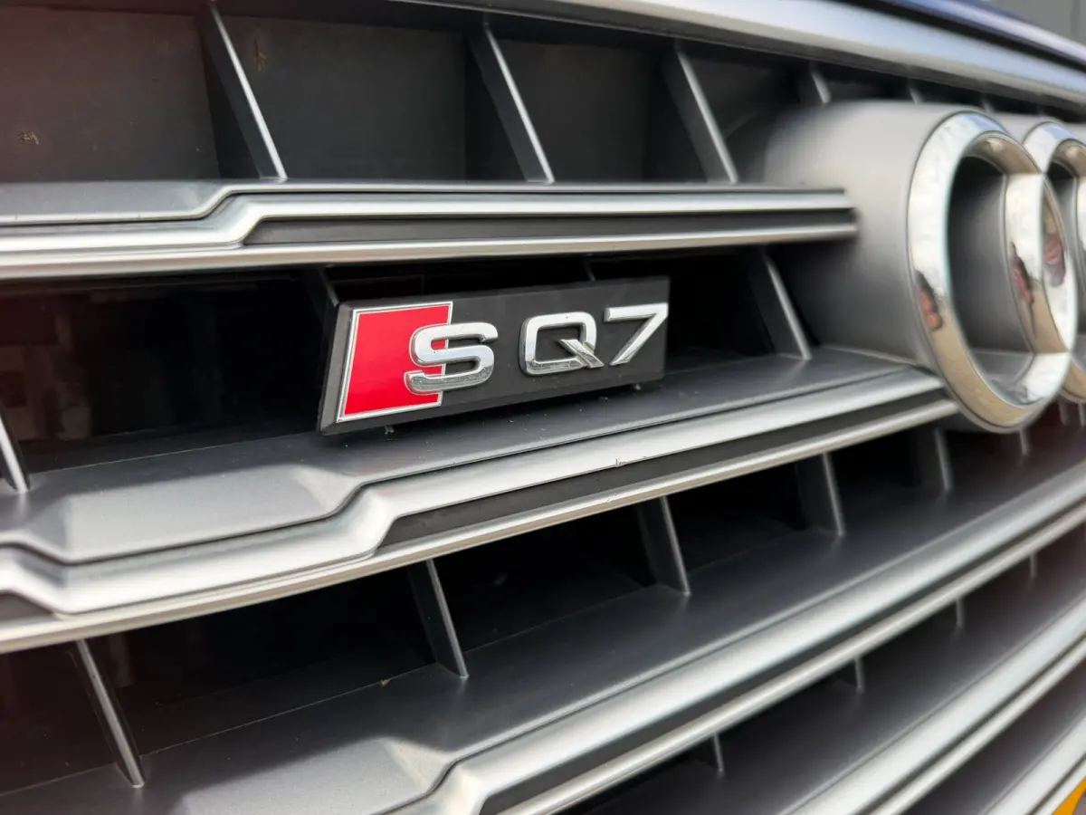 SQ7 4.0 TDI SQ7 quattro / Pano / Night Vision / AWS / Head Up / Alcantara / Grijs kenteken .