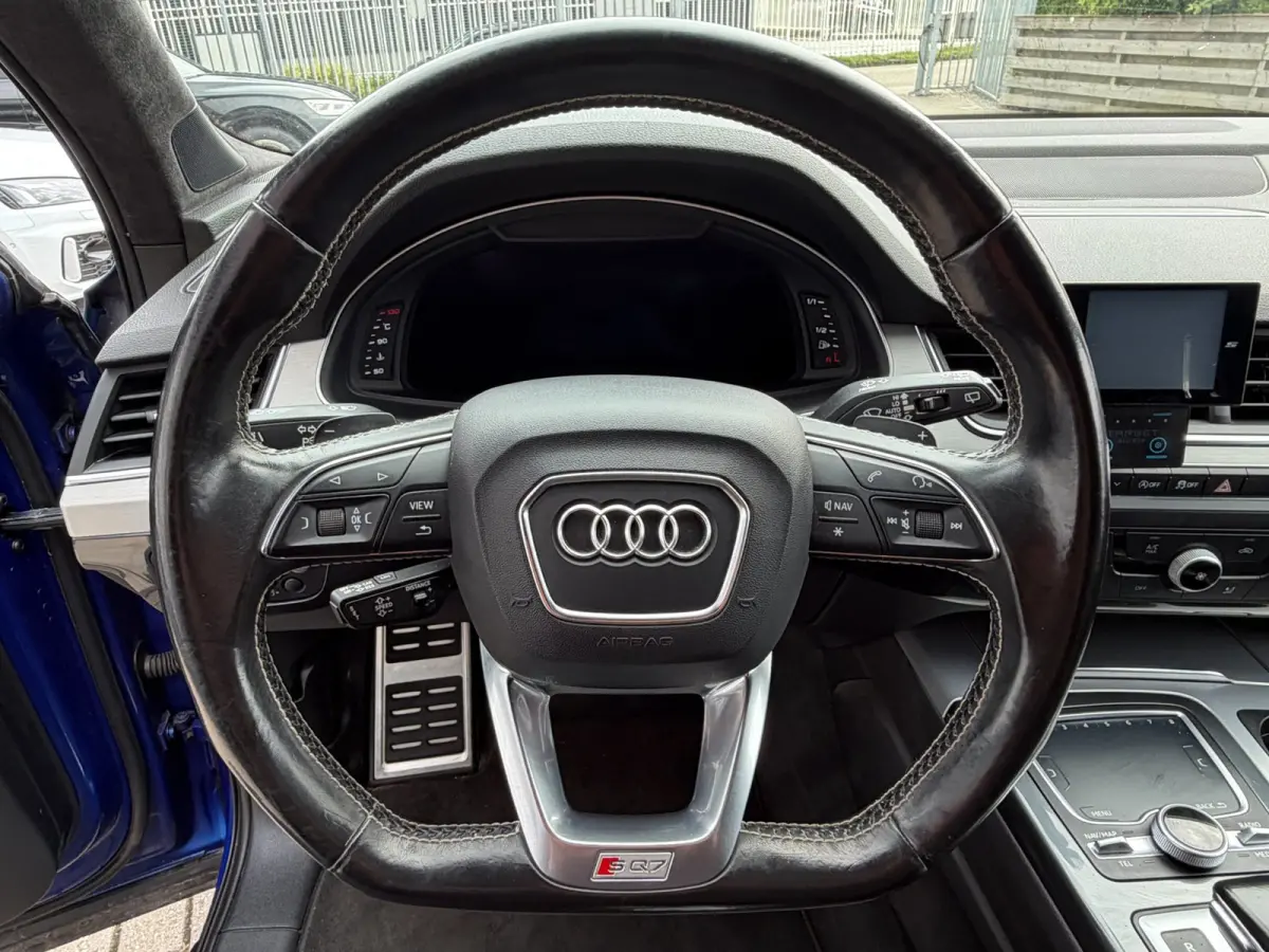 SQ7 4.0 TDI SQ7 quattro / Pano / Night Vision / AWS / Head Up / Alcantara / Grijs kenteken .