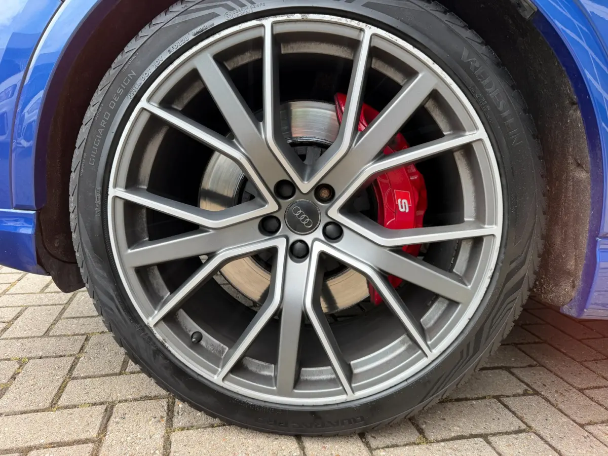 SQ7 4.0 TDI SQ7 quattro / Pano / Night Vision / AWS / Head Up / Alcantara / Grijs kenteken .