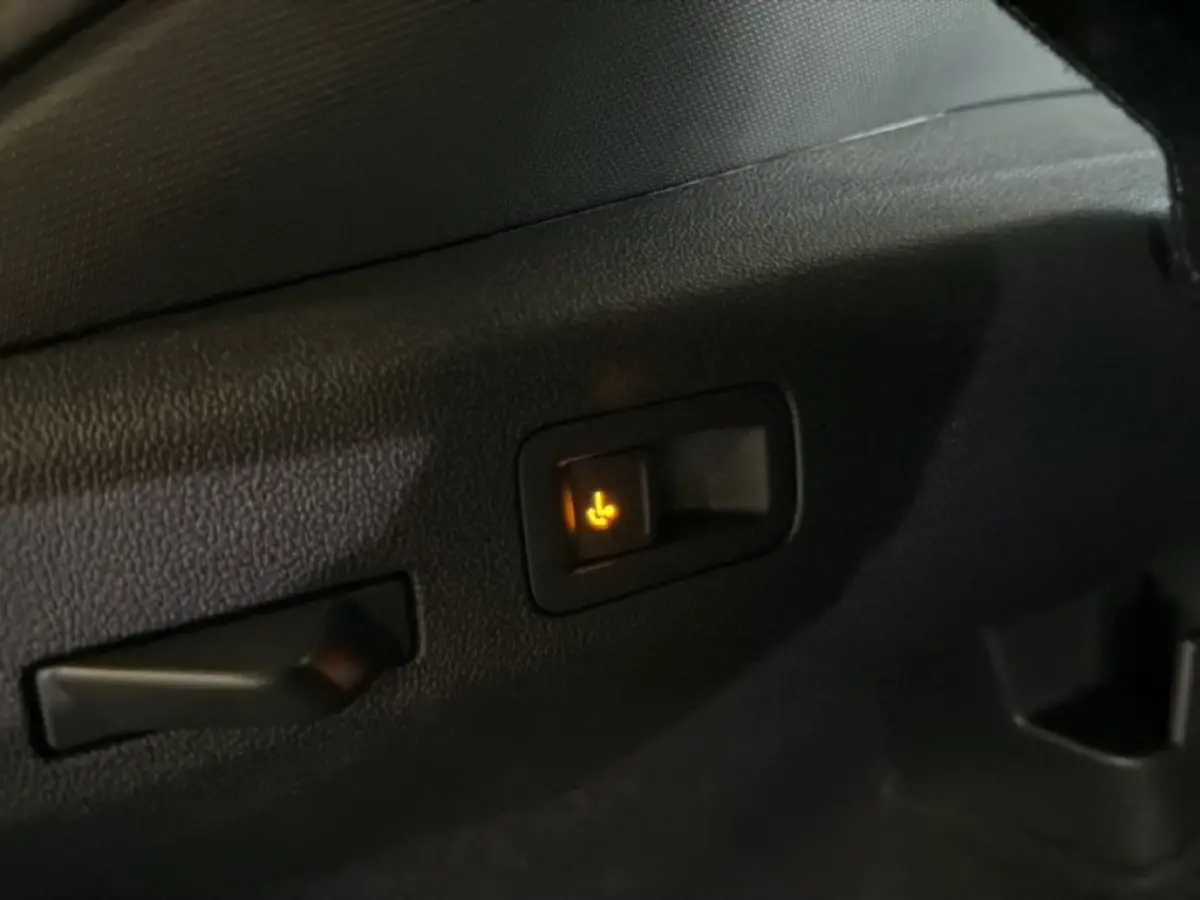 1.5 eTSI R-LINE ZWART-DAK/PANO-DAK/TREKHAAK/CAMERA/19''INCH/IQ-LIGHTS