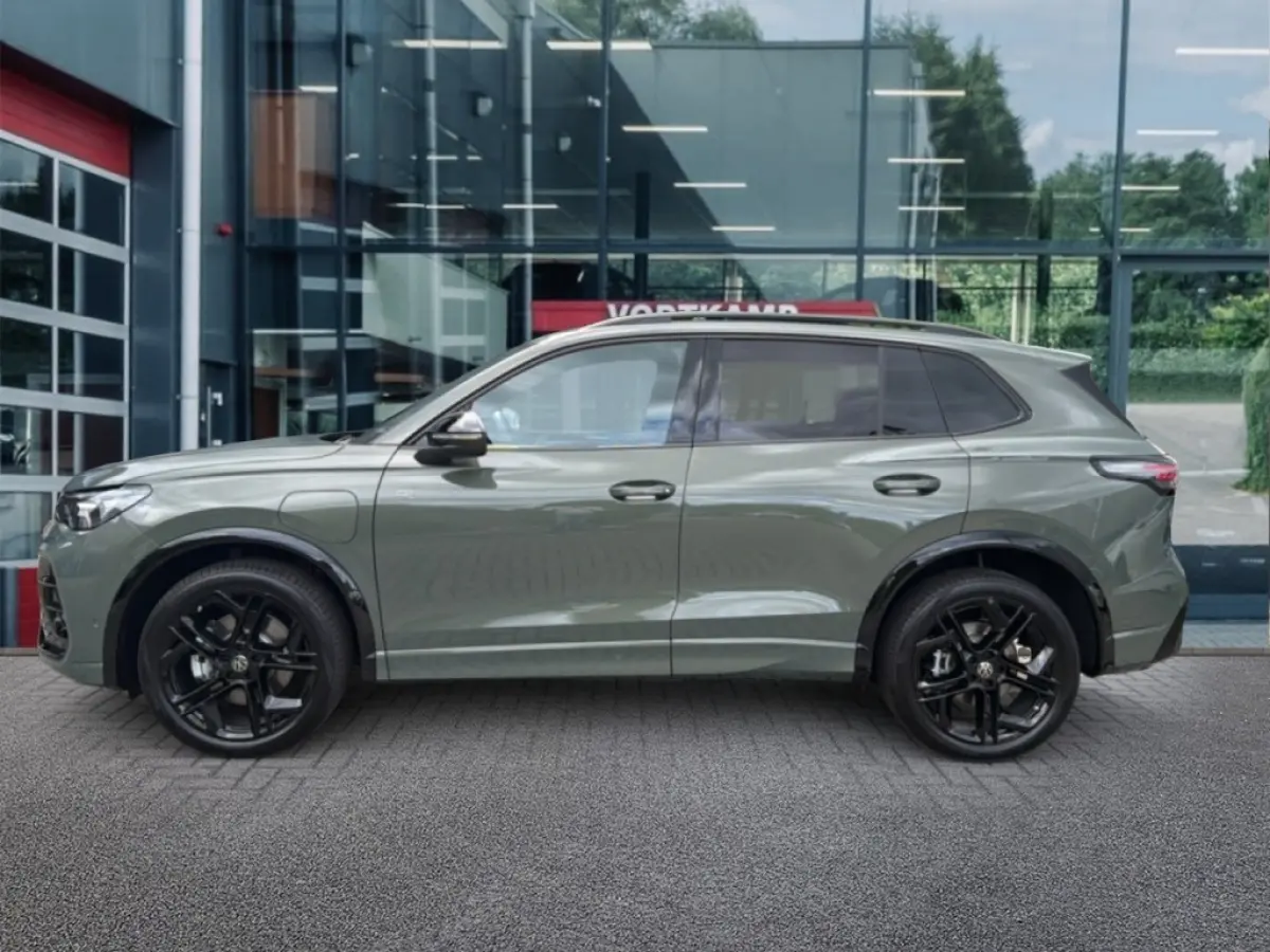 1.5 TSI e HYBRID R-LINE 272 PK LEDER/PANO-DAK/TREKHAAK/H&K/360CAMERA