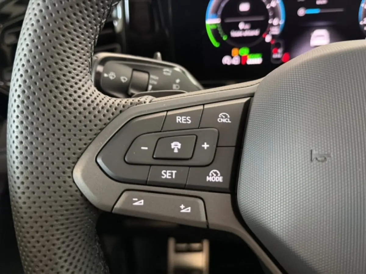 1.5 TSI e HYBRID R-LINE 272 PK LEDER/PANO-DAK/TREKHAAK/H&K/360CAMERA