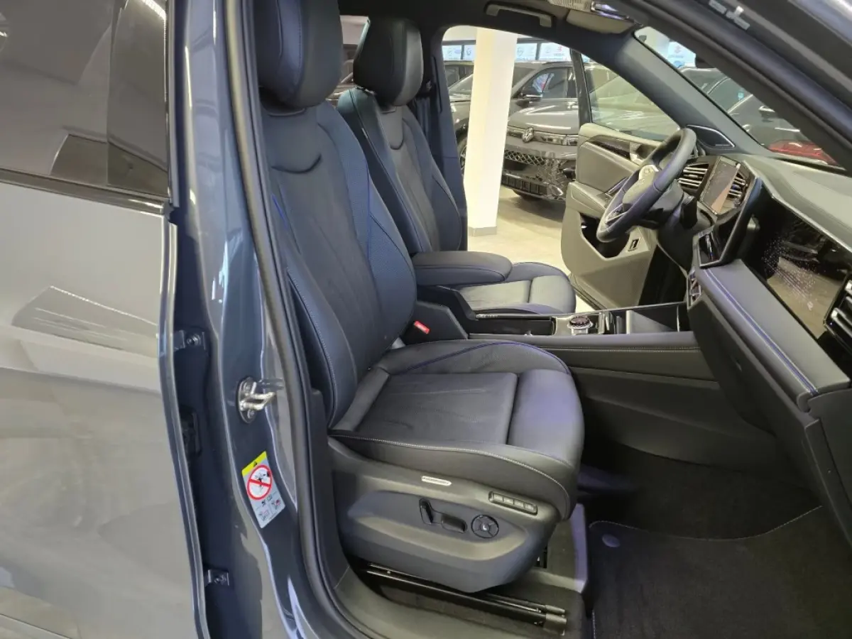 1.5 TSI e-HYBRID 272 PK R-LINE PANO-DAK/CAMERA/TREKHAAK/H&K/HUD/LEDER/MEMORY