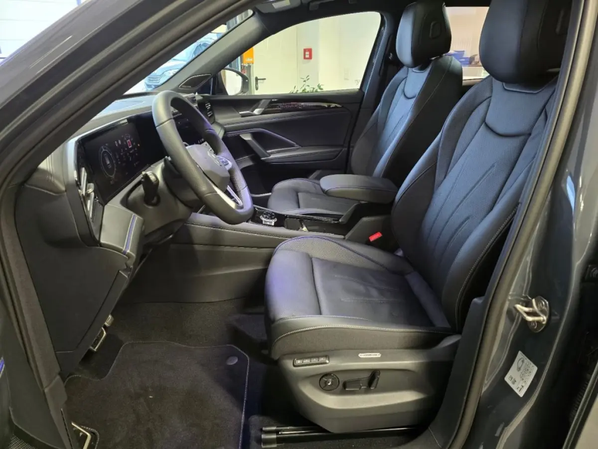 1.5 TSI e-HYBRID 272 PK R-LINE PANO-DAK/CAMERA/TREKHAAK/H&K/HUD/LEDER/MEMORY