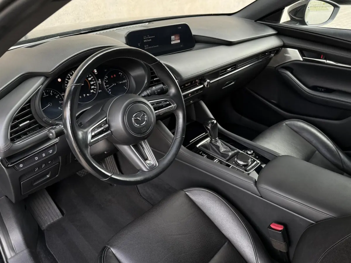 2.0 e-SkyActiv-G M Hybrid Luxury | Bose Audio | HUD | Blindspot | Adaptieve Cruise | Camera | Leder |