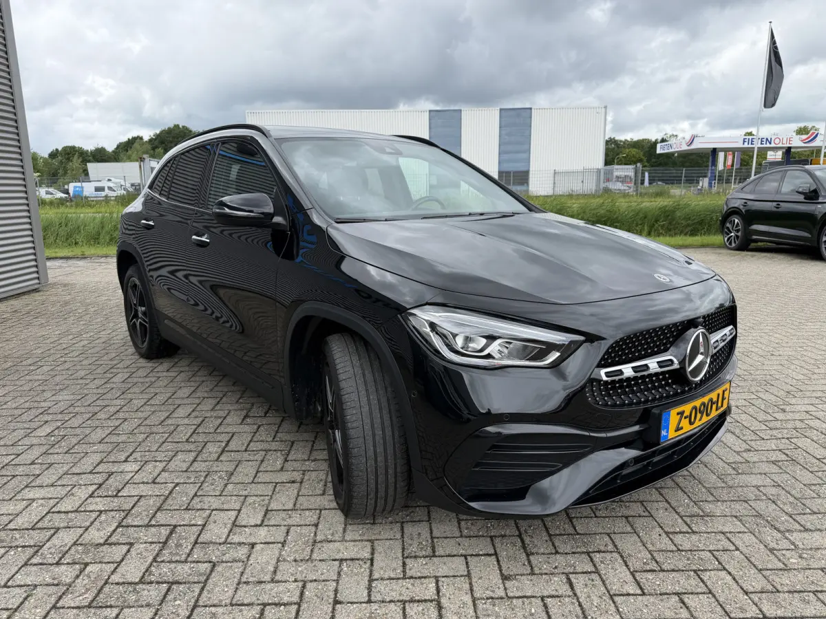 250 e AMG Line Panoramadak Carplay 19 Inch Sfeerverlichting Stoelverwarming Achteruitrijcamera