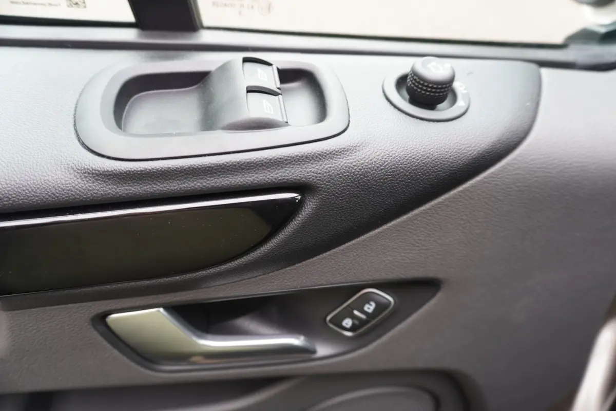 300S 2.0 TDCI 130PK L1H1 Limited Active edition Nr. V098 | Airco | Cruise | Apple-Android auto