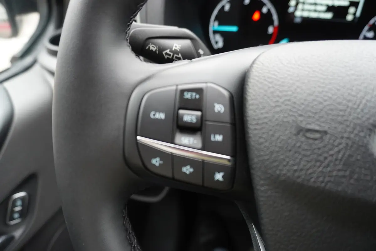 300S 2.0 TDCI 130PK L1H1 Limited Active edition Nr. V098 | Airco | Cruise | Apple-Android auto