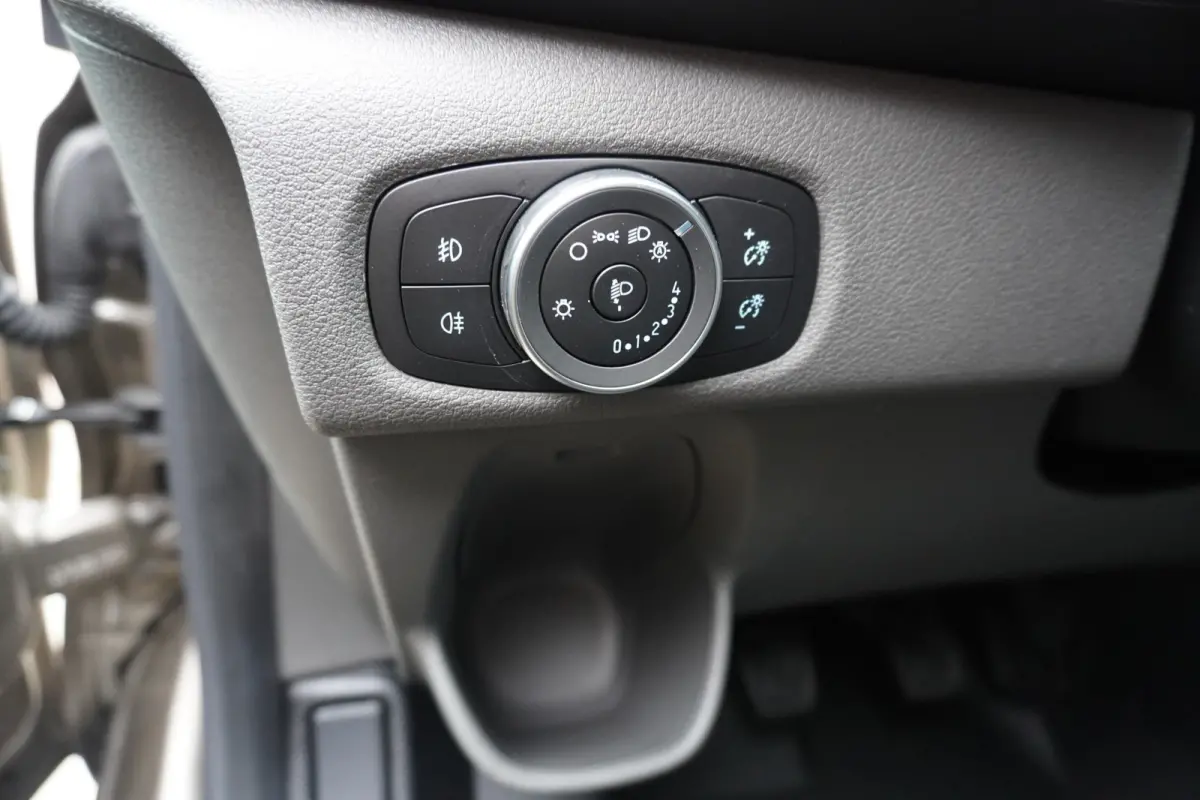 300S 2.0 TDCI 130PK L1H1 Limited Active edition Nr. V098 | Airco | Cruise | Apple-Android auto
