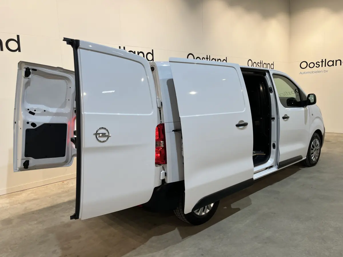 L2H1 Edition 75 kWh / 100% Elektrisch !! / Servicebus / Kast-inrichting / Airco / Cruise Control / PDC / 3-Zits / 21.400 KM !!